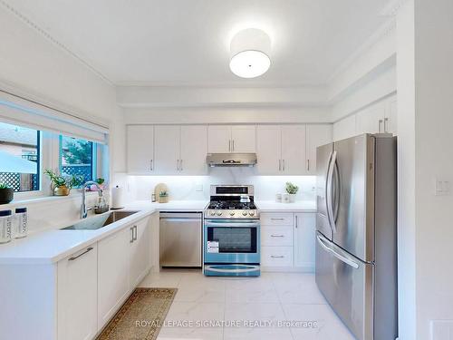 141 Harbourview Cres, Toronto, ON - Indoor Photo Showing Kitchen