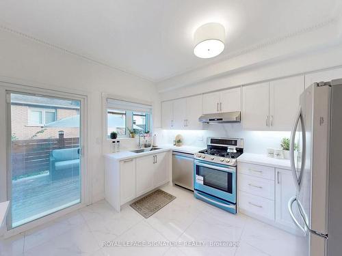 141 Harbourview Cres, Toronto, ON - Indoor Photo Showing Kitchen