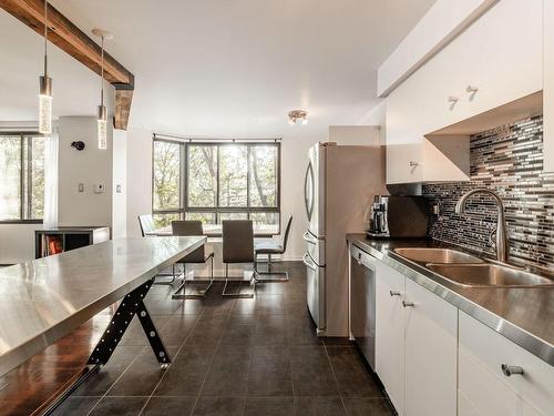 Cuisine - 210-1360 Rue St-Jacques, Montréal (Ville-Marie), QC - Indoor Photo Showing Kitchen With Double Sink