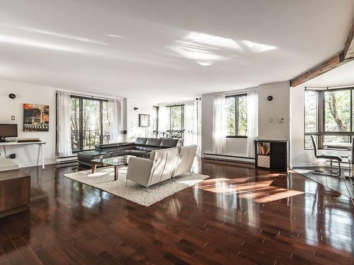 Salon - 210-1360 Rue St-Jacques, Montréal (Ville-Marie), QC - Indoor Photo Showing Living Room