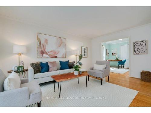 25 Wigmore Dr, Toronto, ON - Indoor Photo Showing Living Room