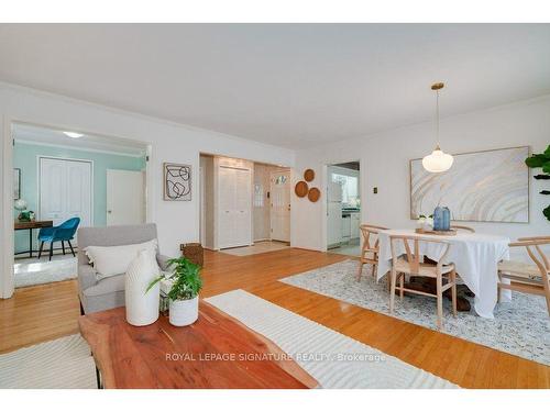 25 Wigmore Dr, Toronto, ON - Indoor Photo Showing Living Room