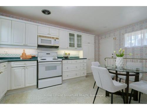 25 Wigmore Dr, Toronto, ON - Indoor Photo Showing Kitchen