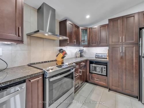 130 Verobeach Blvd, Toronto, ON - Indoor Photo Showing Kitchen