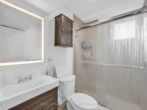 130 Verobeach Blvd, Toronto, ON - Indoor Photo Showing Bathroom