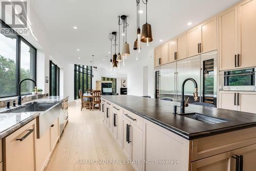 14020 Winston Churchill Boulevard, Caledon, ON - Indoor Photo Showing Kitchen With Upgraded Kitchen