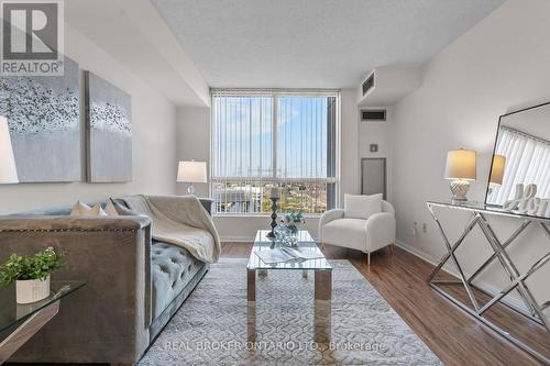 509 - 101 Subway Crescent, Toronto, ON - Indoor Photo Showing Living Room