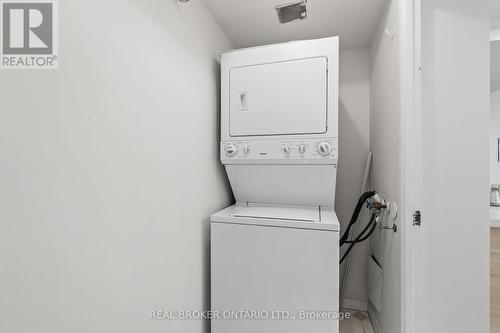 509 - 101 Subway Crescent, Toronto, ON - Indoor Photo Showing Laundry Room