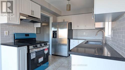 Upper - 4698 Colombo Crescent, Mississauga, ON - Indoor Photo Showing Kitchen With Stainless Steel Kitchen With Double Sink With Upgraded Kitchen