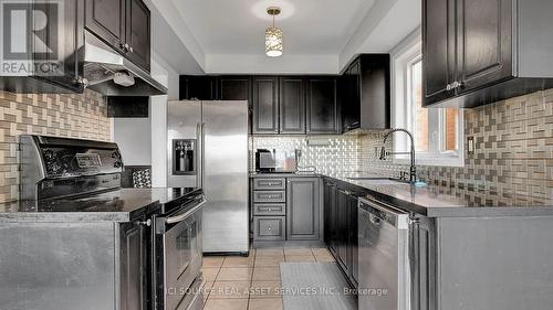 Upper - 4698 Colombo Crescent, Mississauga, ON - Indoor Photo Showing Kitchen With Stainless Steel Kitchen With Upgraded Kitchen