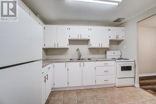 104 - 279 Chandler Drive, Kitchener, ON - Indoor Photo Showing Kitchen With Double Sink