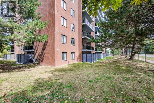 104 - 279 Chandler Drive, Kitchener, ON - Outdoor