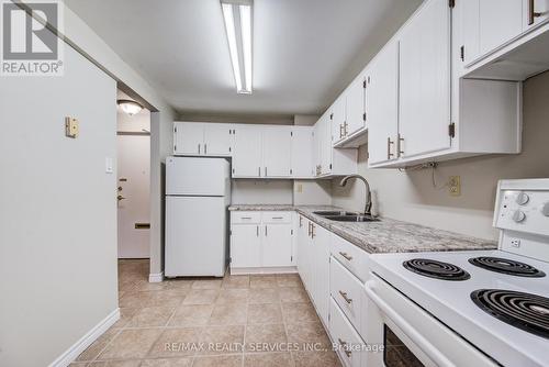 104 - 279 Chandler Drive, Kitchener, ON - Indoor Photo Showing Kitchen With Double Sink