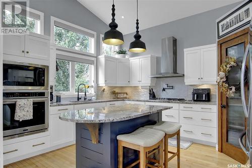 8030 Fairways West Drive, Regina, SK - Indoor Photo Showing Kitchen With Upgraded Kitchen