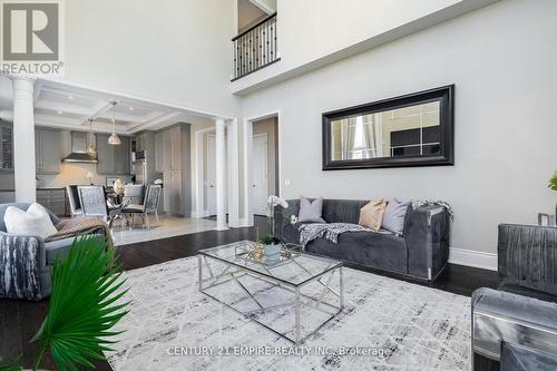 125 Chesney Crescent, Vaughan, ON - Indoor Photo Showing Living Room