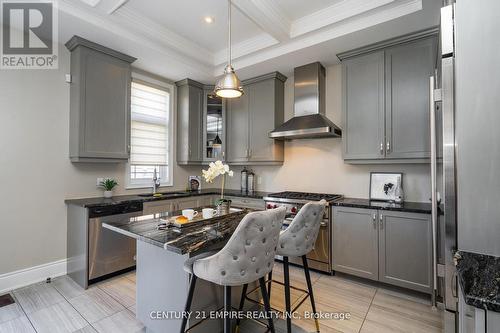 125 Chesney Crescent, Vaughan, ON - Indoor Photo Showing Kitchen