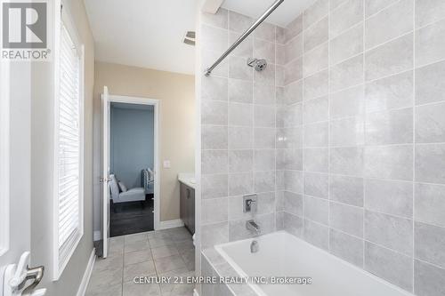 125 Chesney Crescent, Vaughan, ON - Indoor Photo Showing Bathroom