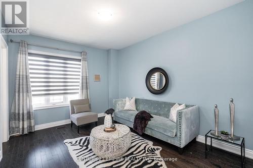 125 Chesney Crescent, Vaughan, ON - Indoor Photo Showing Living Room