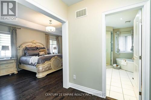 125 Chesney Crescent, Vaughan, ON - Indoor Photo Showing Bedroom