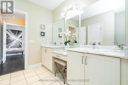 125 Chesney Crescent, Vaughan, ON - Indoor Photo Showing Bathroom