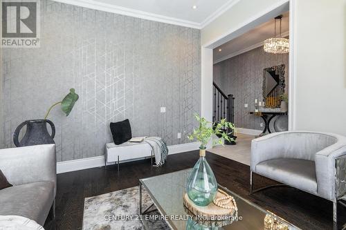 125 Chesney Crescent, Vaughan, ON - Indoor Photo Showing Living Room