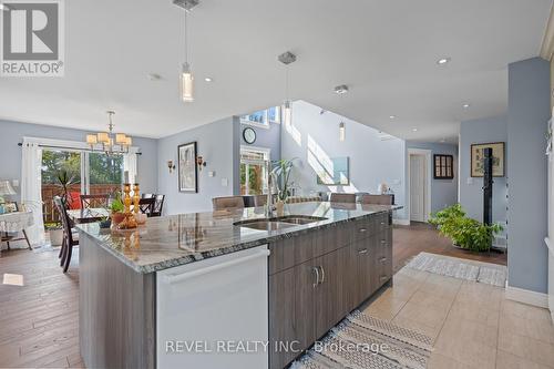 225 Windmill Point Road S, Fort Erie, ON - Indoor Photo Showing Kitchen With Double Sink With Upgraded Kitchen