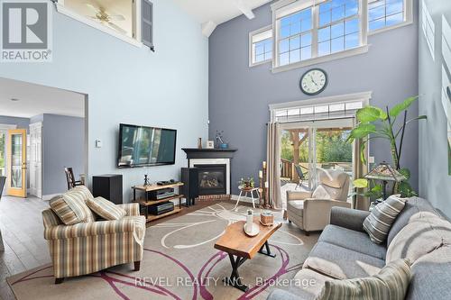 225 Windmill Point Road S, Fort Erie, ON - Indoor Photo Showing Living Room With Fireplace