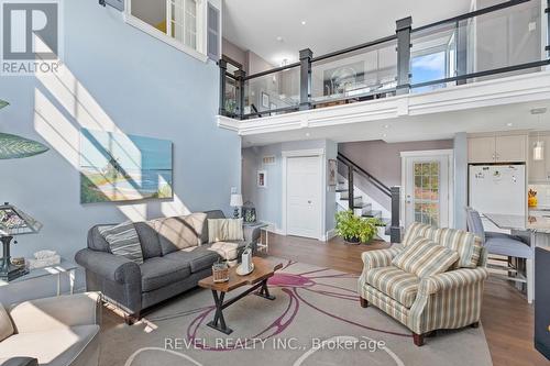 225 Windmill Point Road S, Fort Erie, ON - Indoor Photo Showing Living Room