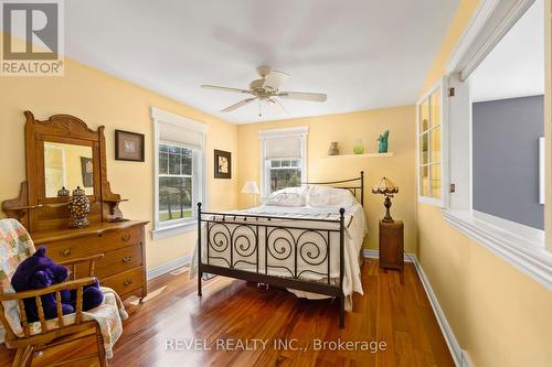 225 Windmill Point Road S, Fort Erie, ON - Indoor Photo Showing Bedroom