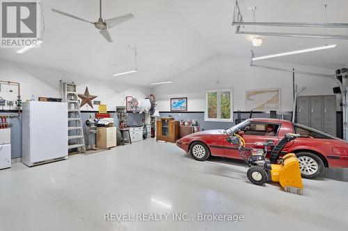 225 Windmill Point Road S, Fort Erie, ON - Indoor Photo Showing Garage