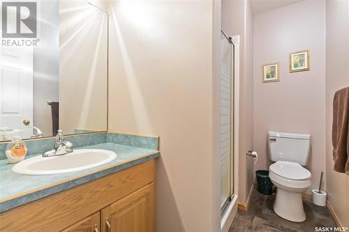 307 3Rd Avenue N, Martensville, SK - Indoor Photo Showing Bathroom