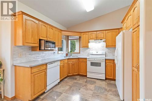 307 3Rd Avenue N, Martensville, SK - Indoor Photo Showing Kitchen