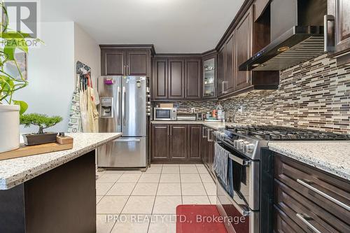 49 Australia Drive, Brampton, ON - Indoor Photo Showing Kitchen With Upgraded Kitchen