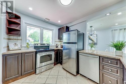 2 Tangmere Road, Toronto (Banbury-Don Mills), ON - Indoor Photo Showing Kitchen