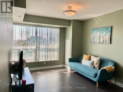 513 - 75 Norman Bethune Avenue, Richmond Hill (Beaver Creek Business Park), ON - Indoor Photo Showing Living Room