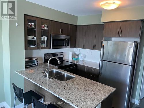 513 - 75 Norman Bethune Avenue, Richmond Hill, ON - Indoor Photo Showing Kitchen With Stainless Steel Kitchen With Double Sink With Upgraded Kitchen