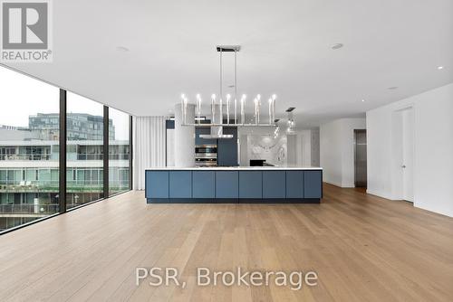 Ph1001 - 500 Wellington Street W, Toronto, ON - Indoor Photo Showing Kitchen With Upgraded Kitchen