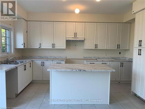 121 Cliff Thompson Court, Georgina (Sutton & Jackson'S Point), ON - Indoor Photo Showing Kitchen With Double Sink