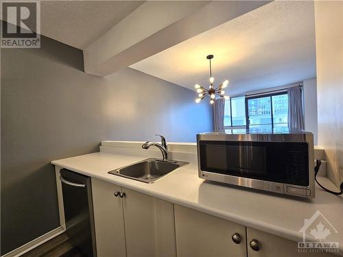 154 Nelson Street Unit#401, Ottawa, ON - Indoor Photo Showing Kitchen