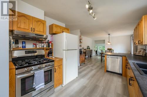 3895 Christopher Drive, Prince George, BC - Indoor Photo Showing Kitchen