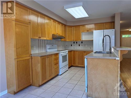 178 Berrigan Drive, Ottawa, ON - Indoor Photo Showing Kitchen