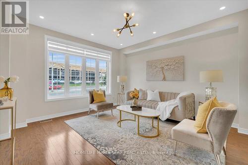 3079 Neyagawa Boulevard, Oakville, ON - Indoor Photo Showing Living Room