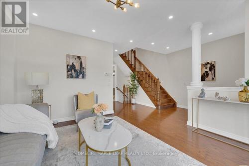 3079 Neyagawa Boulevard, Oakville, ON - Indoor Photo Showing Living Room