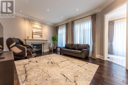 12 Toscanini Road, Richmond Hill (Oak Ridges), ON - Indoor Photo Showing Living Room With Fireplace