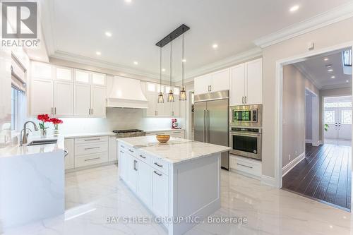 12 Toscanini Road, Richmond Hill, ON - Indoor Photo Showing Kitchen With Upgraded Kitchen