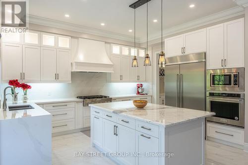 12 Toscanini Road, Richmond Hill, ON - Indoor Photo Showing Kitchen With Double Sink With Upgraded Kitchen