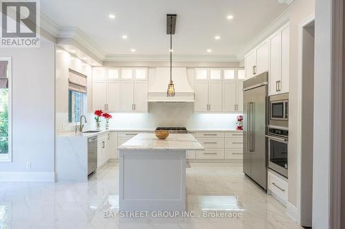 12 Toscanini Road, Richmond Hill, ON - Indoor Photo Showing Kitchen With Upgraded Kitchen