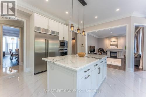 12 Toscanini Road, Richmond Hill, ON - Indoor Photo Showing Kitchen With Upgraded Kitchen