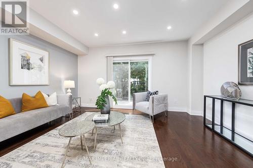 27 Mcgurran Lane, Richmond Hill (Doncrest), ON - Indoor Photo Showing Living Room