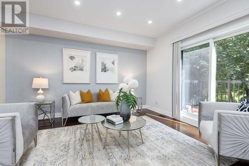 27 Mcgurran Lane, Richmond Hill (Doncrest), ON - Indoor Photo Showing Living Room